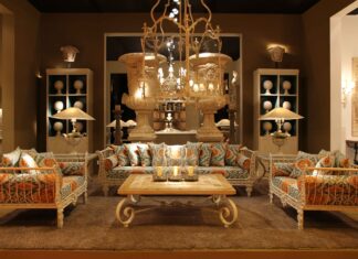 Роскошный диван: обустройство классической гостиной