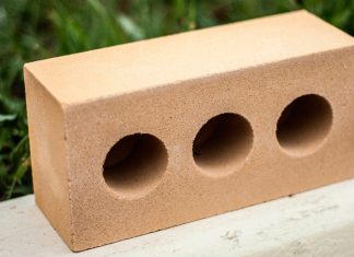 Пустотелый кирпич: назначение и способы применения