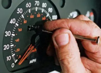 Скрутка пробега автомобиля: риски, признаки и юридические последствия